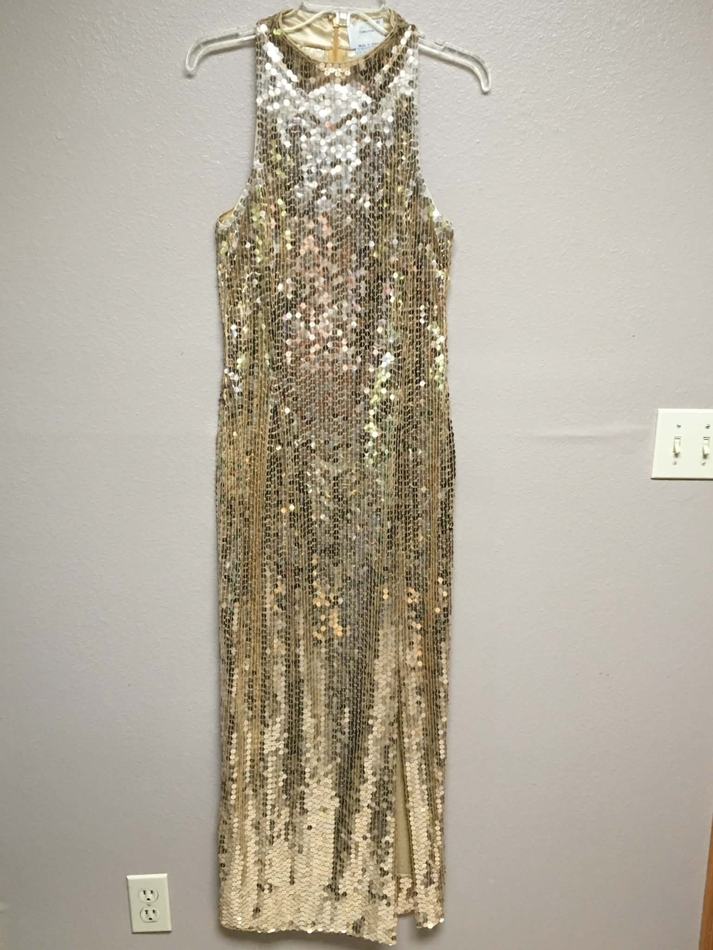 🔥 VINTAGE BELLA DIVA COLLECTION GOLD SEQUIN HALTER MAXI GOWN 🔥